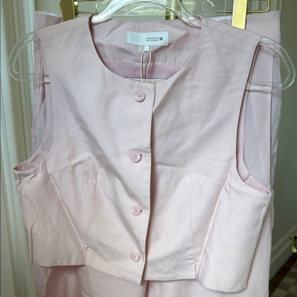 Zara Light Pink Sleeveless Button-Up Top and pant set